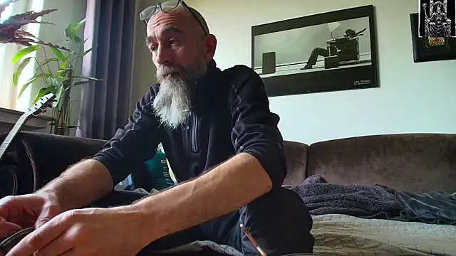 Snapshot of Kingsscepter chatting on 02-25-25, 01:17 Kingsscepter online show from 02-25-25, 01:17