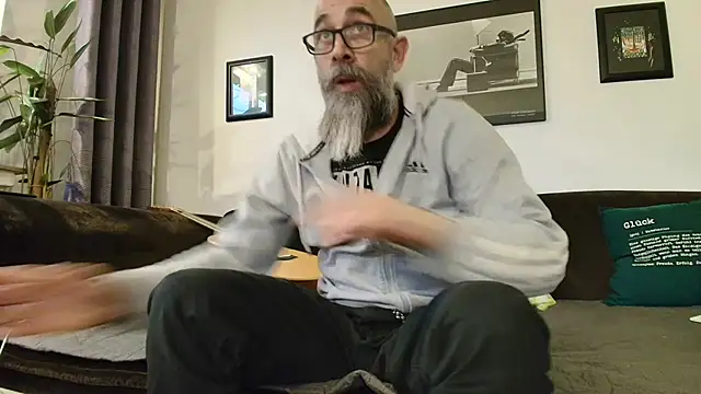 Snapshot of Kingsscepter chatting on 02-27-25, 05:26 Kingsscepter online show from 02-27-25, 05:26