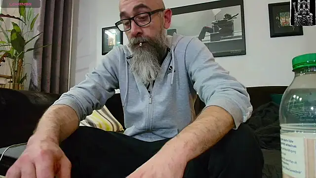 Snapshot of Kingsscepter chatting on 02-27-25, 09:25 Kingsscepter online show from 02-27-25, 09:25