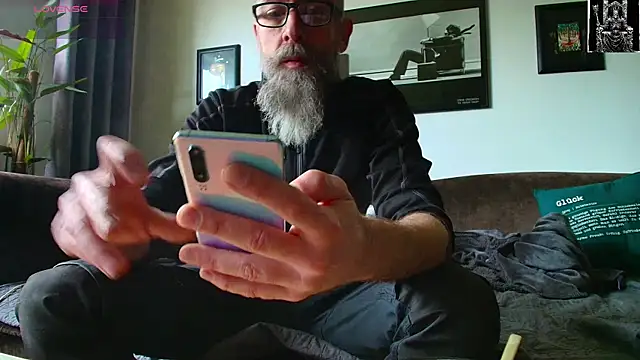 Snapshot of Kingsscepter chatting on 02-28-25, 11:58 Kingsscepter online show from 02-28-25, 11:58