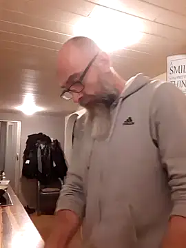 Snapshot of Kingsscepter chatting on 03-04-25, 06:39 Kingsscepter online show from 03-04-25, 06:39