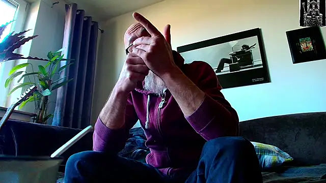 Snapshot of Kingsscepter chatting on 03-08-25, 10:11 Kingsscepter online show from 03-08-25, 10:11