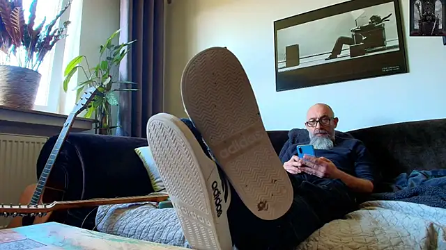 Snapshot of Kingsscepter chatting on 03-16-25, 02:33 Kingsscepter online show from 03-16-25, 02:33