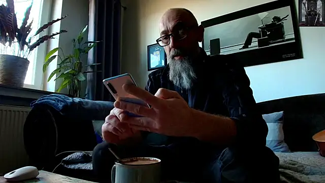 Snapshot of Kingsscepter chatting on 03-18-25, 08:47 Kingsscepter online show from 03-18-25, 08:47