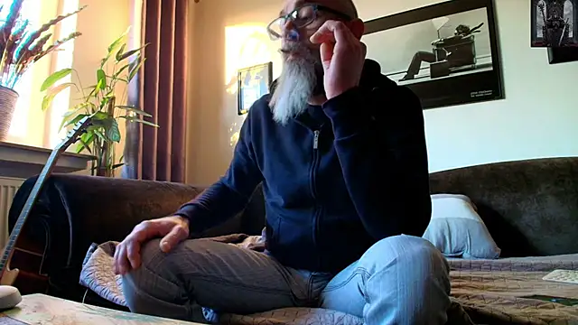 Snapshot of Kingsscepter chatting on 03-19-25, 05:17 Kingsscepter online show from 03-19-25, 05:17