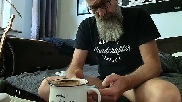 Snapshot of Kingsscepter chatting on 09-16-25, 01:23 Kingsscepter online show from 09-16-25, 01:23