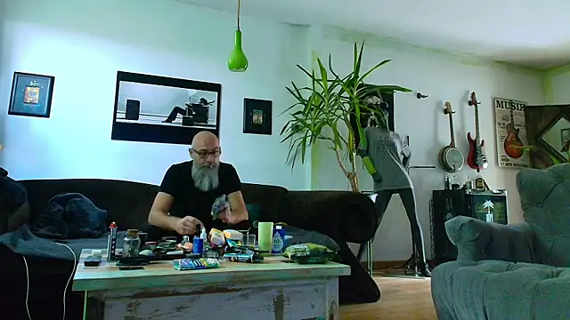 Snapshot of Kingsscepter chatting on 09-27-25, 09:25 Kingsscepter online show from 09-27-25, 09:25