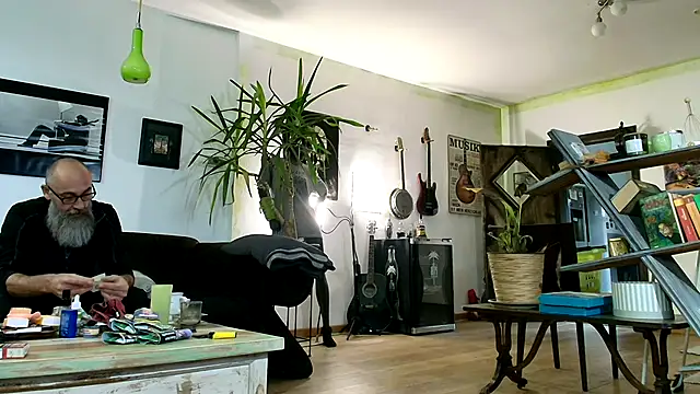 Snapshot of Kingsscepter chatting on 10-06-25, 07:17 Kingsscepter online show from 10-06-25, 07:17