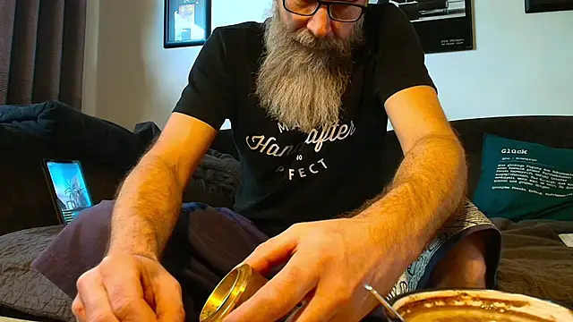 Snapshot of Kingsscepter chatting on 10-24-25, 10:11 Kingsscepter online show from 10-24-25, 10:11