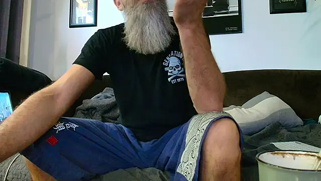 Snapshot of Kingsscepter chatting on 10-25-25, 09:39 Kingsscepter online show from 10-25-25, 09:39