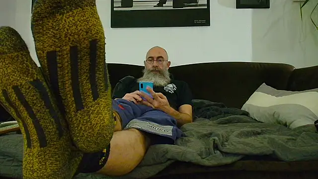 Snapshot of Kingsscepter chatting on 10-25-25, 11:10 Kingsscepter online show from 10-25-25, 11:10