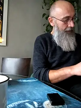 Snapshot of Kingsscepter chatting on 10-27-25, 09:13 Kingsscepter online show from 10-27-25, 09:13