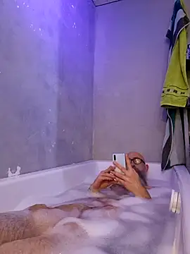 Snapshot of Kingsscepter chatting on 10-31-25, 04:19 Kingsscepter online show from 10-31-25, 04:19