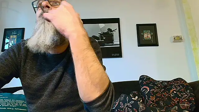 Snapshot of Kingsscepter chatting on 01-16-26, 01:59 Kingsscepter online show from 01-16-26, 01:59