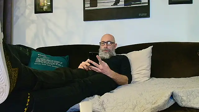 Snapshot of Kingsscepter chatting on 02-04-26, 05:19 Kingsscepter online show from 02-04-26, 05:19