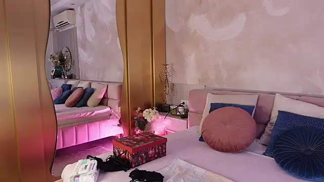 JullyBlair online show from 11-19-25, 05:51