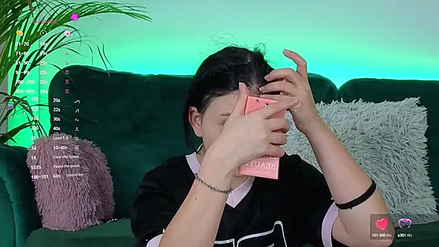 AveryWillow online show from 10-04-25, 03:15