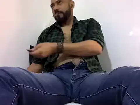 Snapshot of bruce_bigg chatting on 02-06-25, 10:43 bruce bigg online show from 02-06-25, 10:43