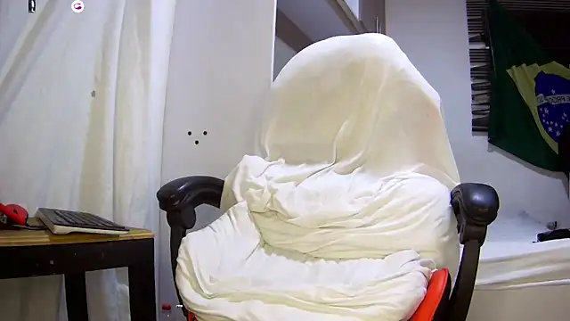 Snapshot of bruce_bigg chatting on 01-06-26, 07:01 bruce bigg online show from 01-06-26, 07:01