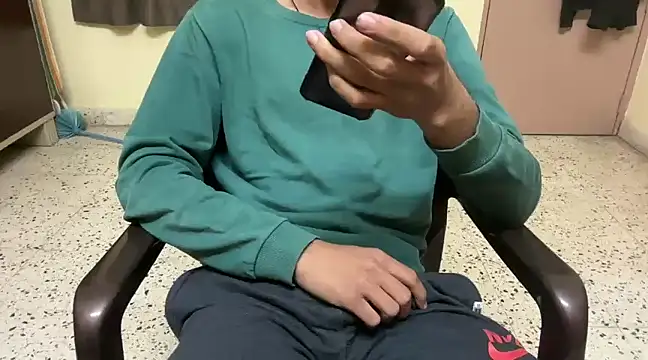 Snapshot of rahul_4u chatting on 02-11-25, 04:56 rahul 4u online show from 02-11-25, 04:56