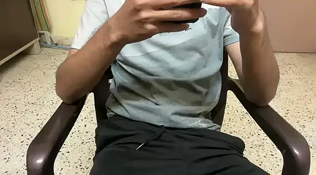 Snapshot of rahul_4u chatting on 02-17-25, 06:26 rahul 4u online show from 02-17-25, 06:26