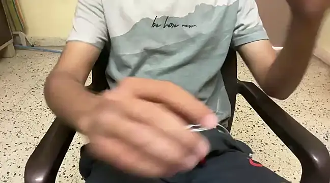 Snapshot of rahul_4u chatting on 02-19-25, 08:12 rahul 4u online show from 02-19-25, 08:12