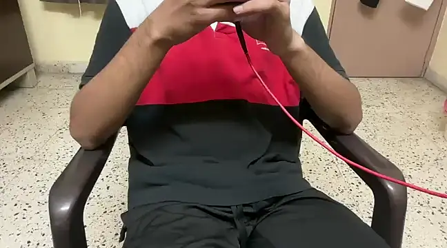 Snapshot of rahul_4u chatting on 03-05-25, 07:17 rahul 4u online show from 03-05-25, 07:17