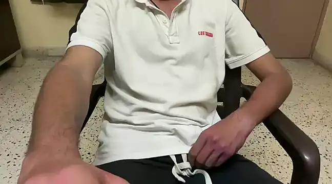 Snapshot of rahul_4u chatting on 03-15-25, 08:32 rahul 4u online show from 03-15-25, 08:32