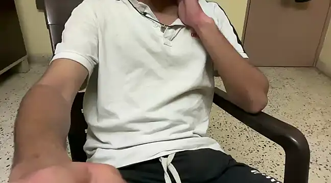 Snapshot of rahul_4u chatting on 03-17-25, 06:00 rahul 4u online show from 03-17-25, 06:00