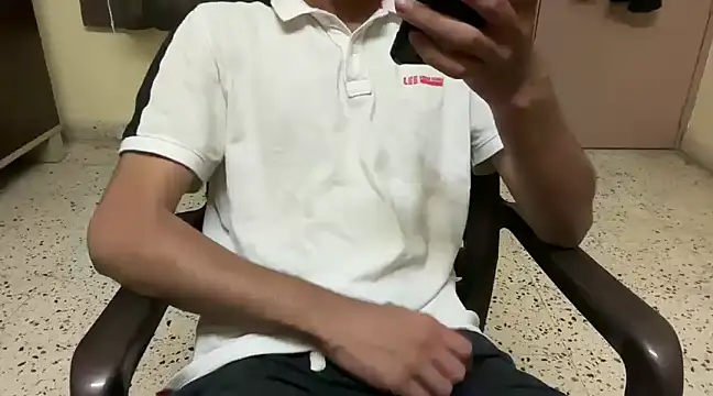 Snapshot of rahul_4u chatting on 03-19-25, 03:51 rahul 4u online show from 03-19-25, 03:51