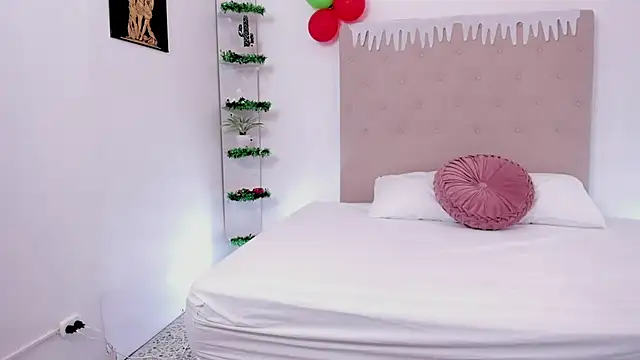 Snapshot of Alena_Hegmann chatting on 12-09-24, 06:46 Alena Hegmann online show from 12-09-24, 06:46