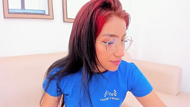 naomiii   online show from 01-25-25, 07:07