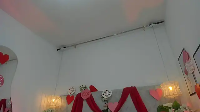 naomiii   online show from 02-16-26, 11:39