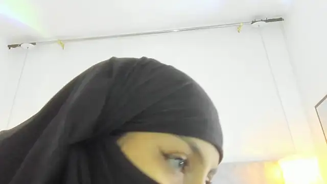 naomiii   online show from 03-12-26, 11:38