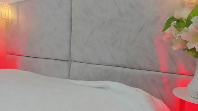 naomiii   online show from 03-31-26, 11:32