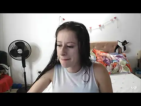 Snapshot of amelia_bella chatting on 05-15-26, 10:28 amelia bella online show from 05-15-26, 10:28