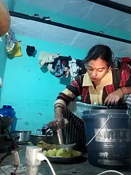 Snapshot of Surajpuja79 chatting on 12-05-25, 03:59 Surajpuja79 online show from 12-05-25, 03:59