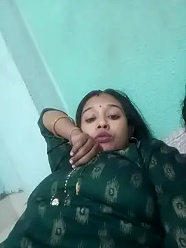 Snapshot of Surajpuja79 chatting on 02-14-26, 09:06 Surajpuja79 online show from 02-14-26, 09:06