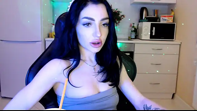 NancyLovee  online show from 01-02-25, 08:13