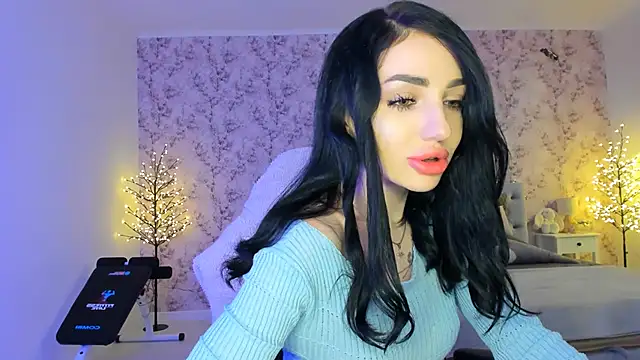 Snapshot of NancyLovee_ chatting on 12-21-25, 09:00 NancyLovee online show from 12-21-25, 09:00