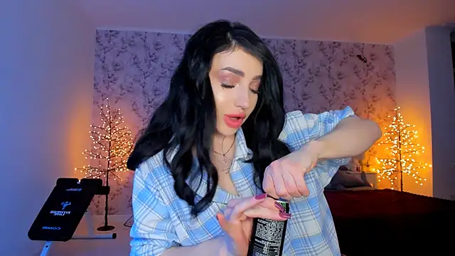 Snapshot of NancyLovee_ chatting on 02-19-26, 08:27 NancyLovee online show from 02-19-26, 08:27