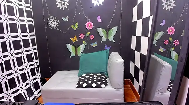 Snapshot of MikeRose94 chatting on 02-01-25, 01:34 MikeRose94 online show from 02-01-25, 01:34