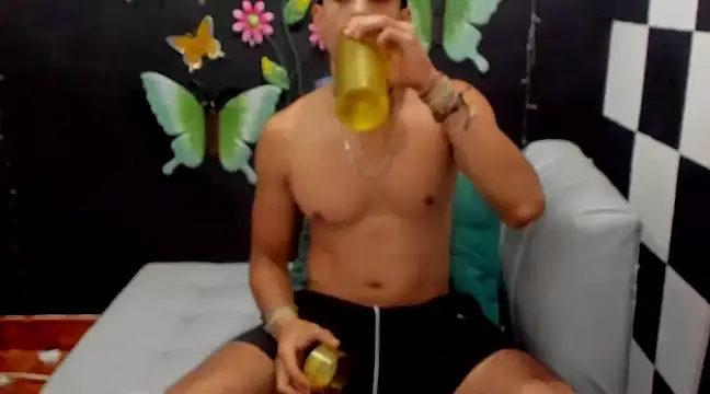 Snapshot of MikeRose94 chatting on 02-11-25, 08:52 MikeRose94 online show from 02-11-25, 08:52