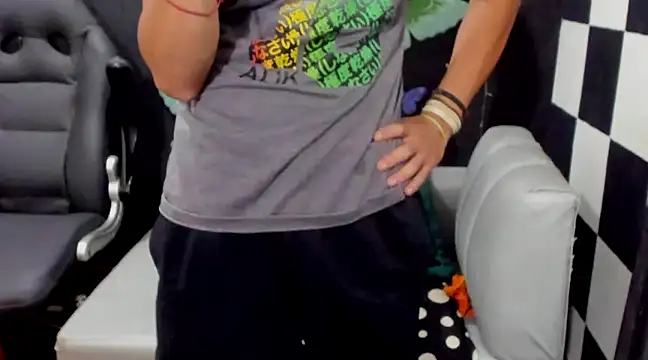 Snapshot of MikeRose94 chatting on 02-27-25, 07:04 MikeRose94 online show from 02-27-25, 07:04