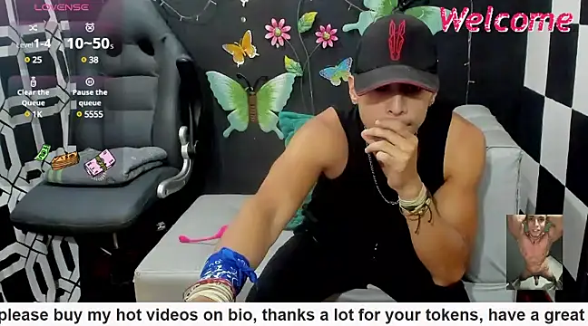 Snapshot of MikeRose94 chatting on 03-03-25, 05:39 MikeRose94 online show from 03-03-25, 05:39