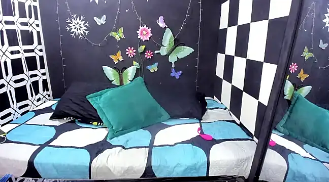 Snapshot of MikeRose94 chatting on 03-12-25, 08:20 MikeRose94 online show from 03-12-25, 08:20