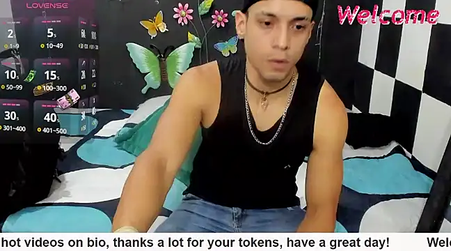 Snapshot of MikeRose94 chatting on 03-15-25, 04:32 MikeRose94 online show from 03-15-25, 04:32