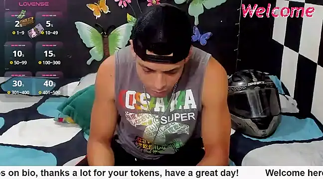 Snapshot of MikeRose94 chatting on 03-18-25, 07:20 MikeRose94 online show from 03-18-25, 07:20