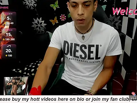 Snapshot of MikeRose94 chatting on 10-11-25, 04:05 MikeRose94 online show from 10-11-25, 04:05