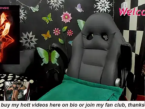 Snapshot of MikeRose94 chatting on 10-26-25, 05:08 MikeRose94 online show from 10-26-25, 05:08